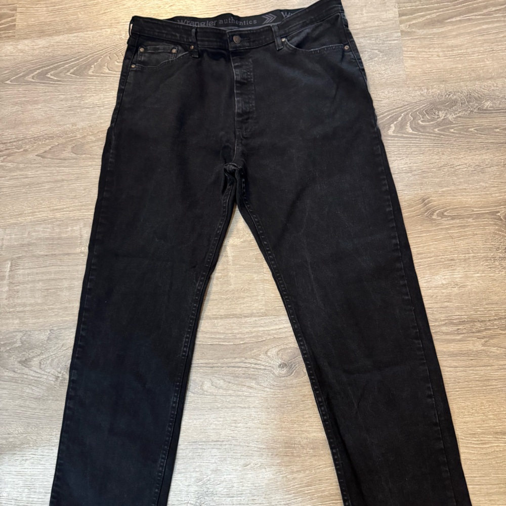 Wrangler Men's Black Straight Jeans